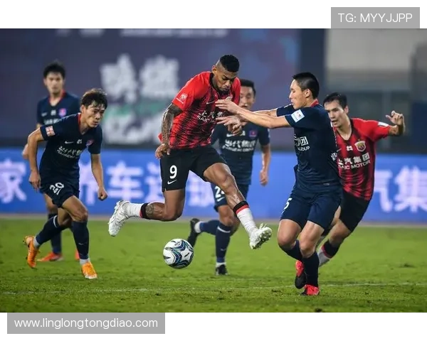 上海足球队技术争议引发热议球迷与专家观点碰撞激烈