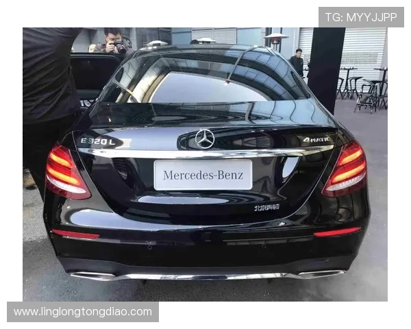 代言奔驰的足球明星背后的故事与荣耀之路揭秘 代言奔驰的足球明星背后的故事与荣耀之路揭秘