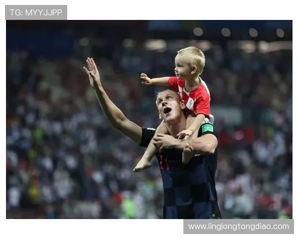 克罗地亚足球明星与孩子们的温馨时刻与梦想启航