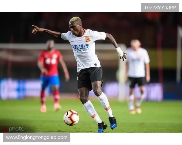 武汉羽毛球队在选拔赛中以70分稳居积分榜首位展现强劲实力 武汉羽毛球队在选拔赛中以70分稳居积分榜首位展现强劲实力