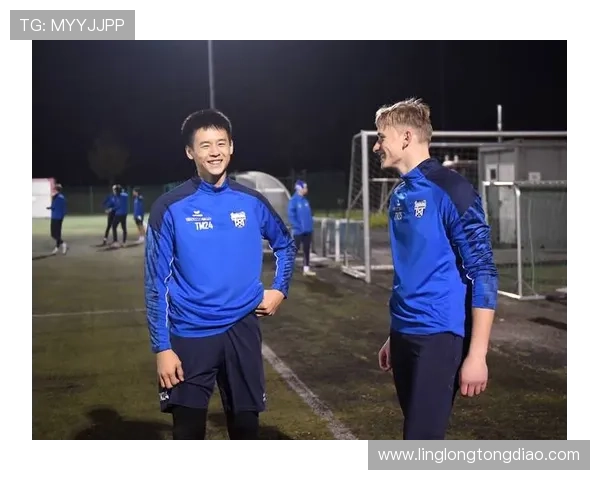 帅气少年足球明星的成长之路与梦想追逐的精彩瞬间